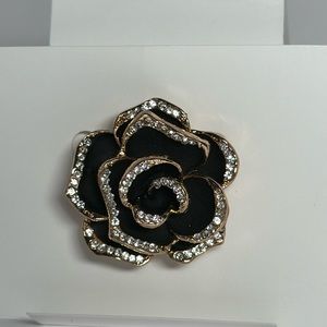 Flower Brooch / Scarf Pin #150